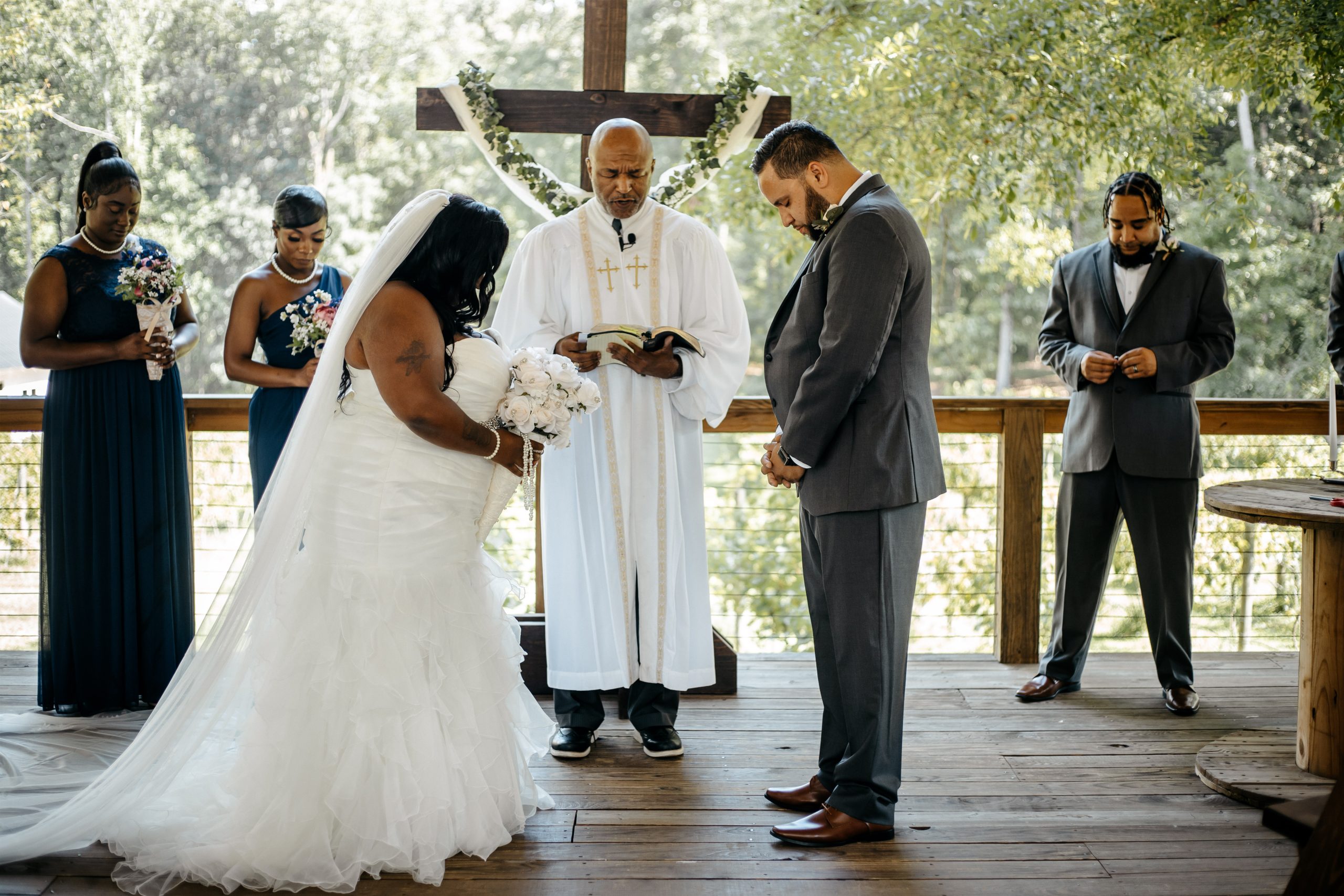 Manuel and Christina exchanging vows